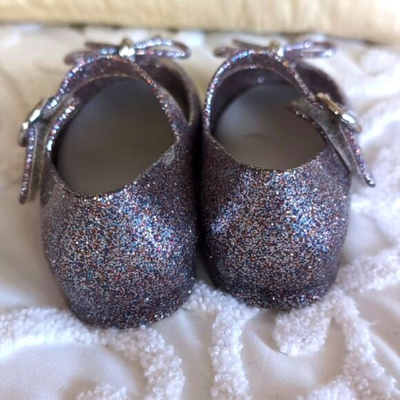 Sweet Love Flat in Silver Glitter for Babies - Mini Melissa Size 6 - Picture 4 of 7